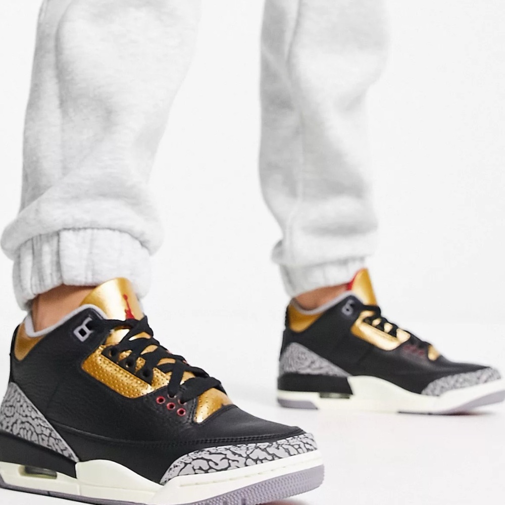 🎉HP🎉 Air Jordan 3 Retro - Picture 5 of 17